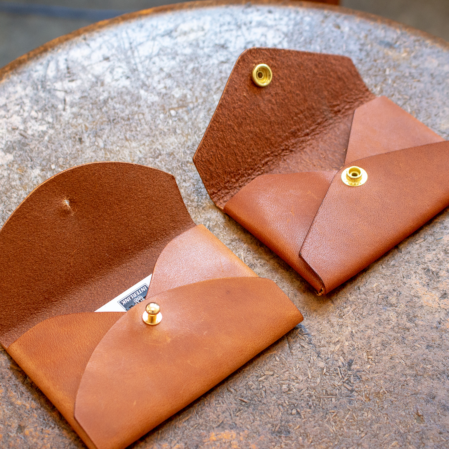 make-a-no-stitch-leather-card-holder-free-pdf-template-set-makesupply