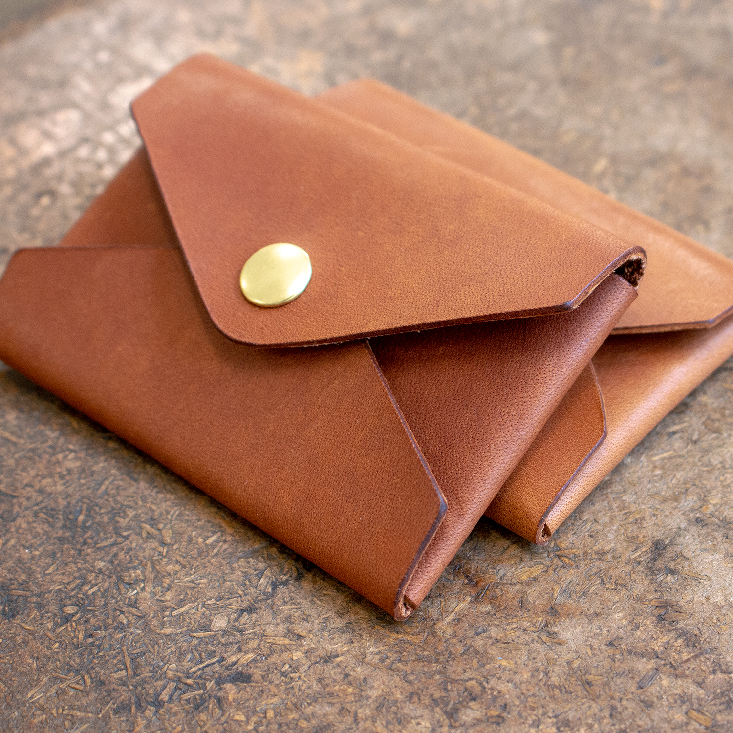 make-a-no-stitch-leather-card-holder-free-pdf-template-set-makesupply