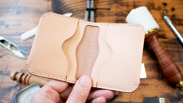 make-a-leather-card-wallet-free-pattern-makesupply